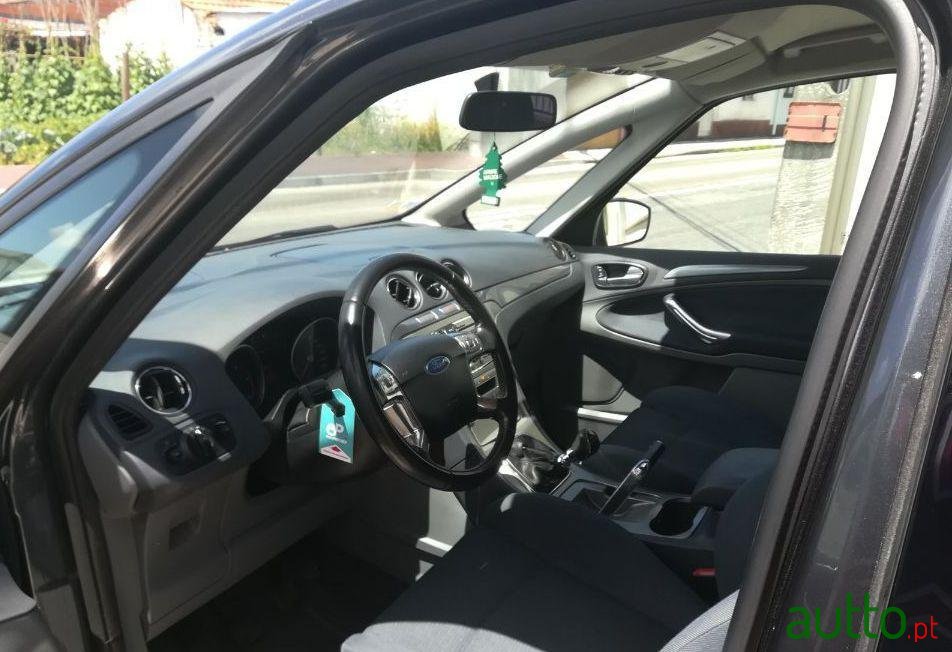 2007' Ford S-Max photo #1