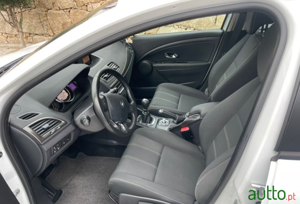 2014' Renault Megane Sport Tourer photo #6