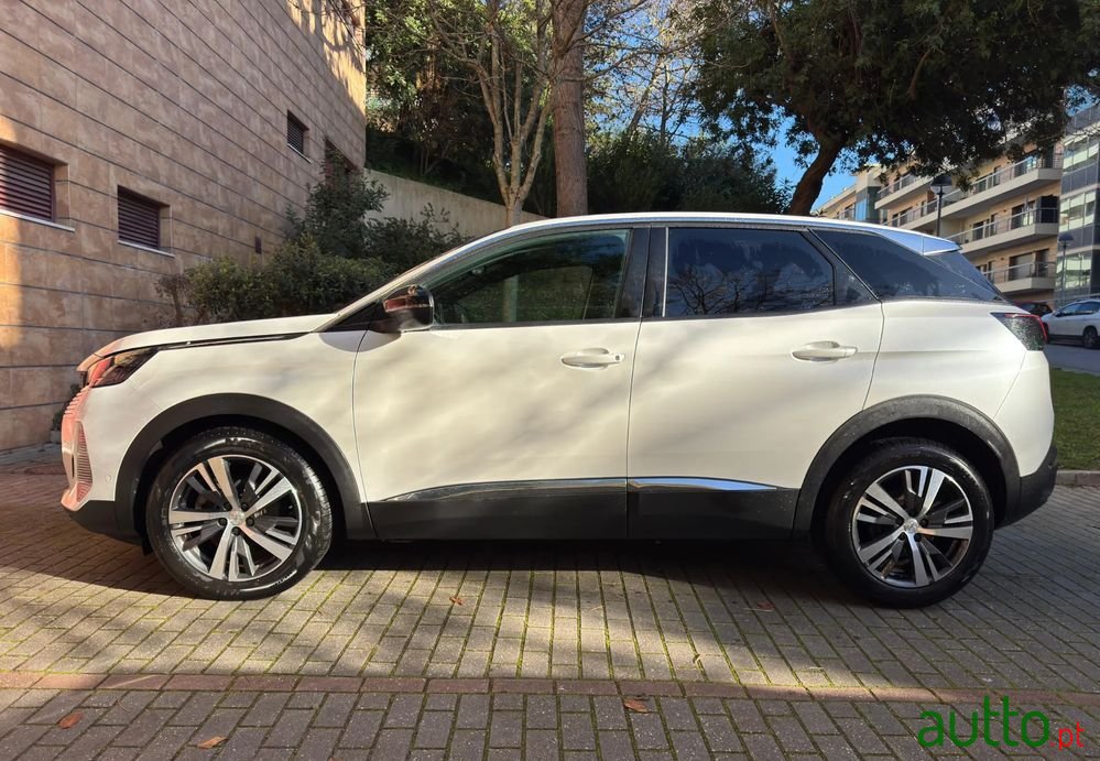 2023' Peugeot 3008 photo #3