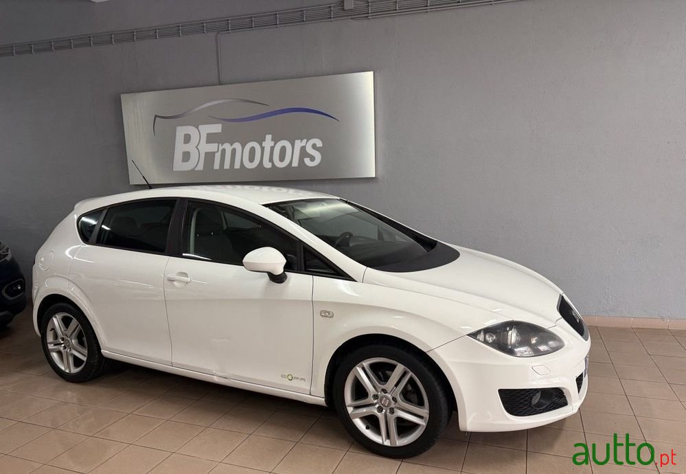 2011' SEAT Leon photo #3