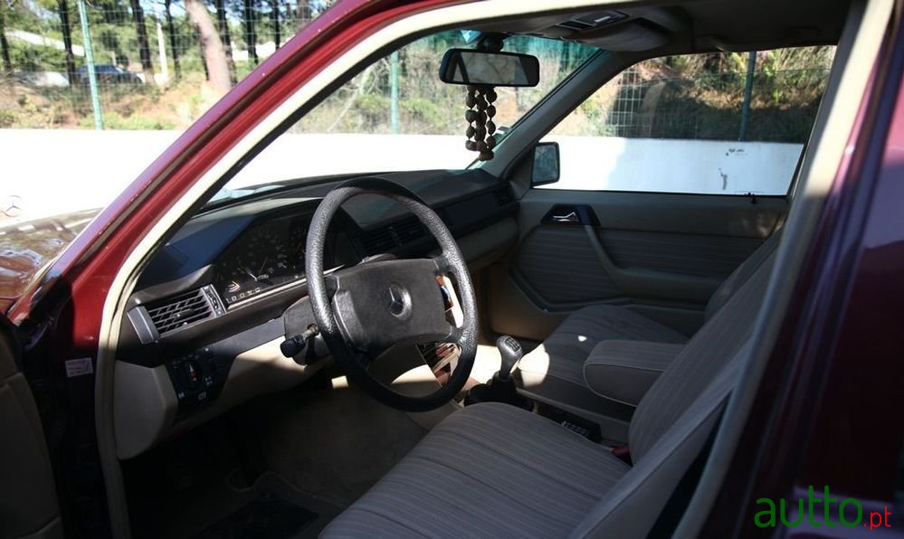 1986' Mercedes-Benz 200 Standard photo #3