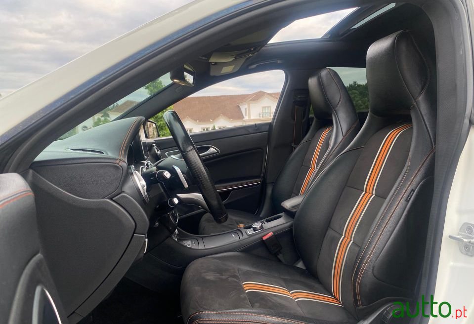 2016' Mercedes-Benz Cla-200 photo #6