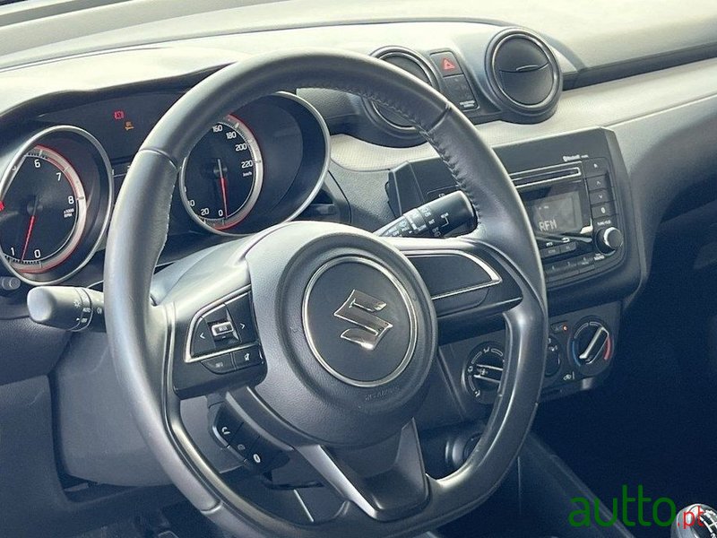 2019' Suzuki Swift photo #4