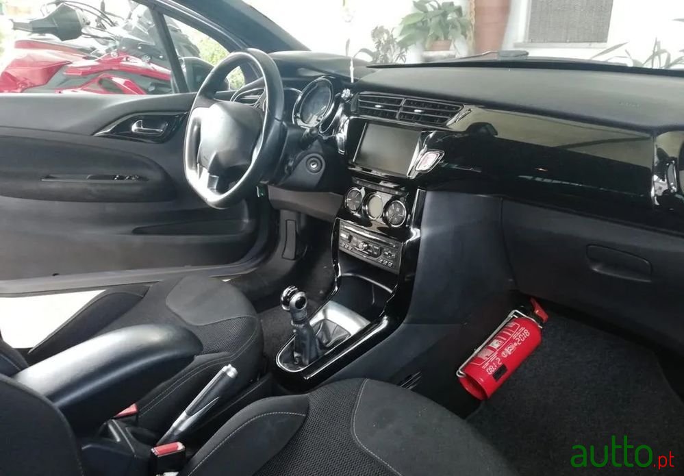 2012' Citroen DS3 1.6 E-Hdi So Chic photo #5