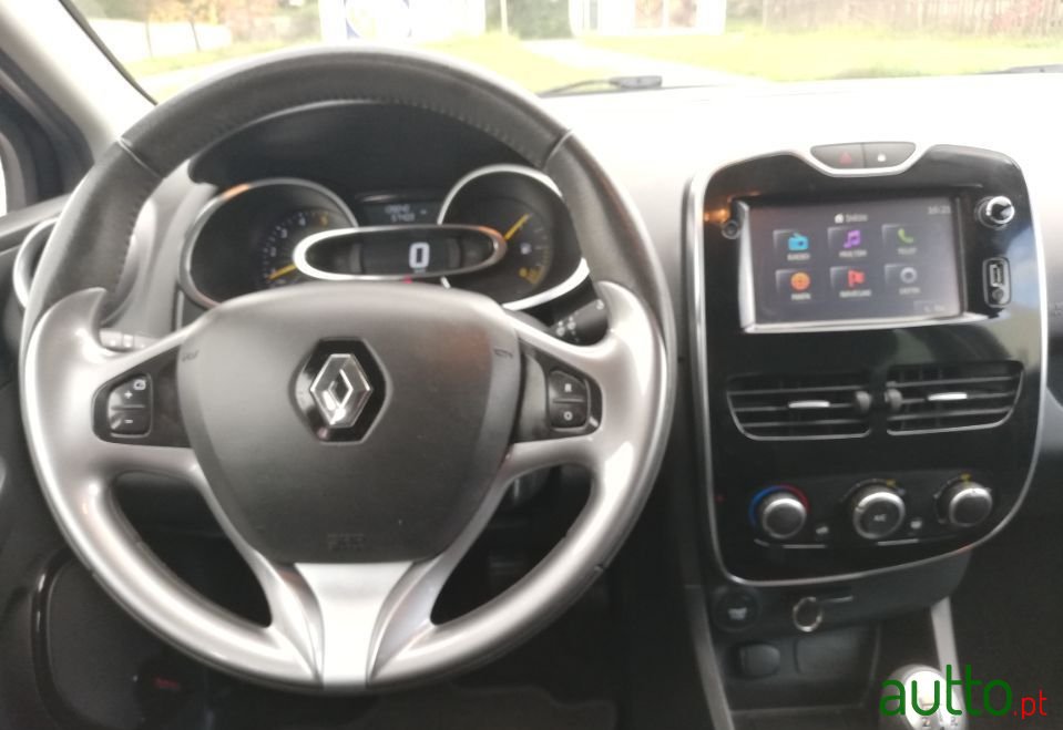 2015' Renault Clio photo #2