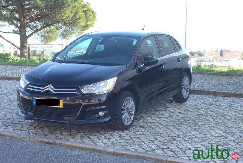 2011' Citroen C4 photo #1