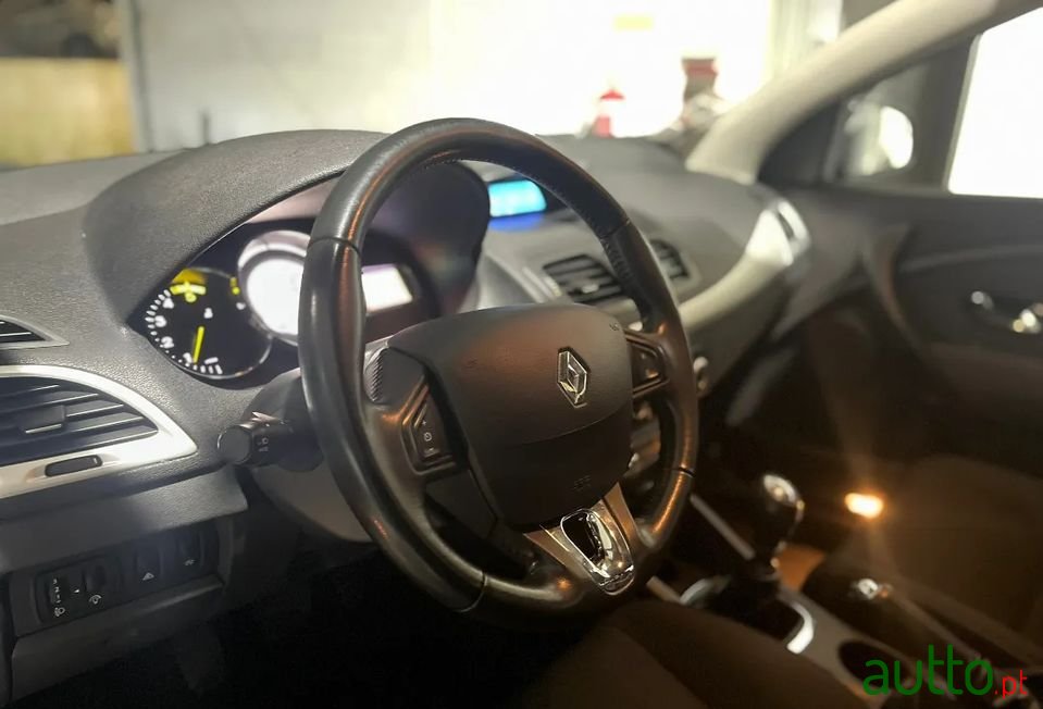 2014' Renault Megane Sport Tourer photo #3