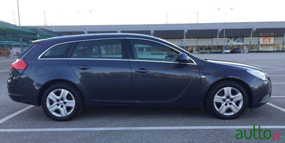 2011' Opel Insignia Sports Tourer photo #3