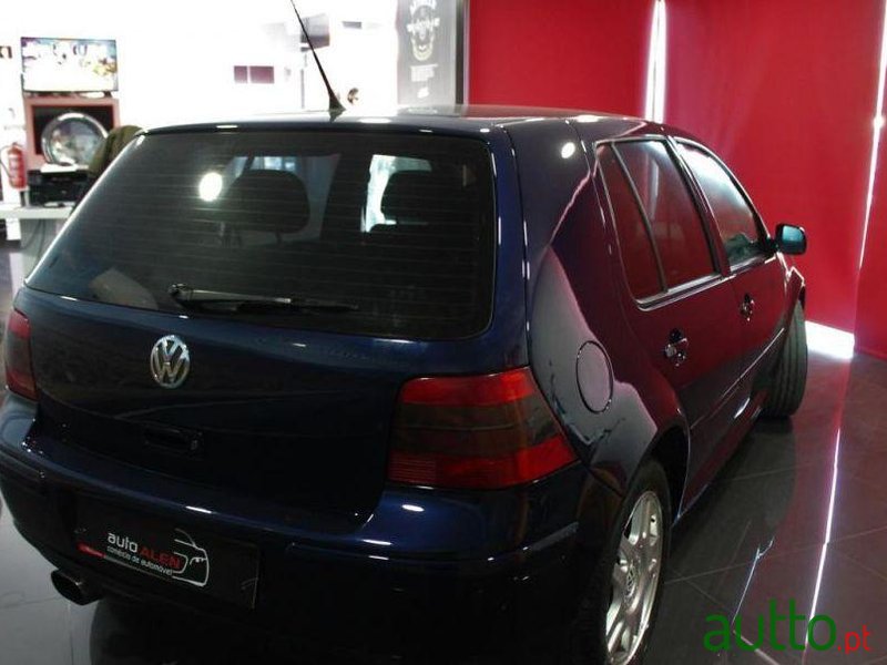 2001' Volkswagen Golf photo #2