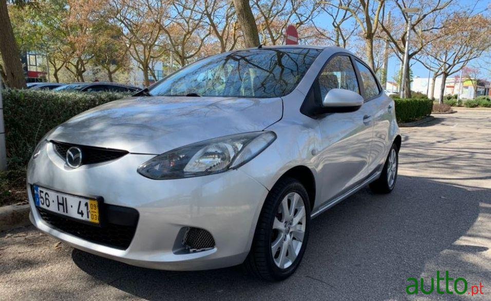 2009' Mazda 2 1.3 Bifuel photo #2