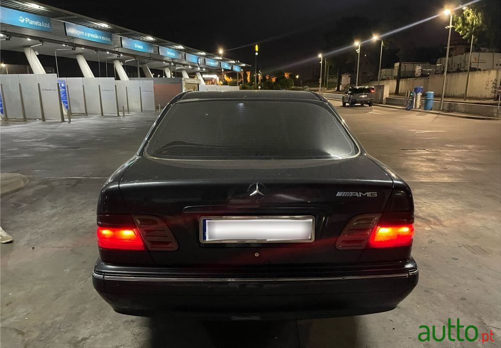 2001' Mercedes-Benz E 220 photo #3