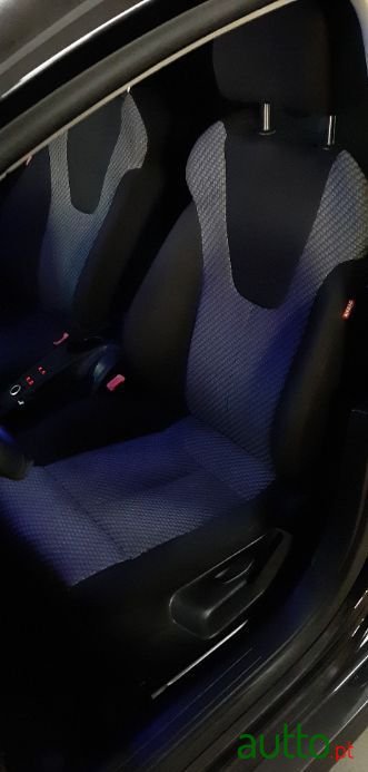 2011' SEAT Leon photo #3