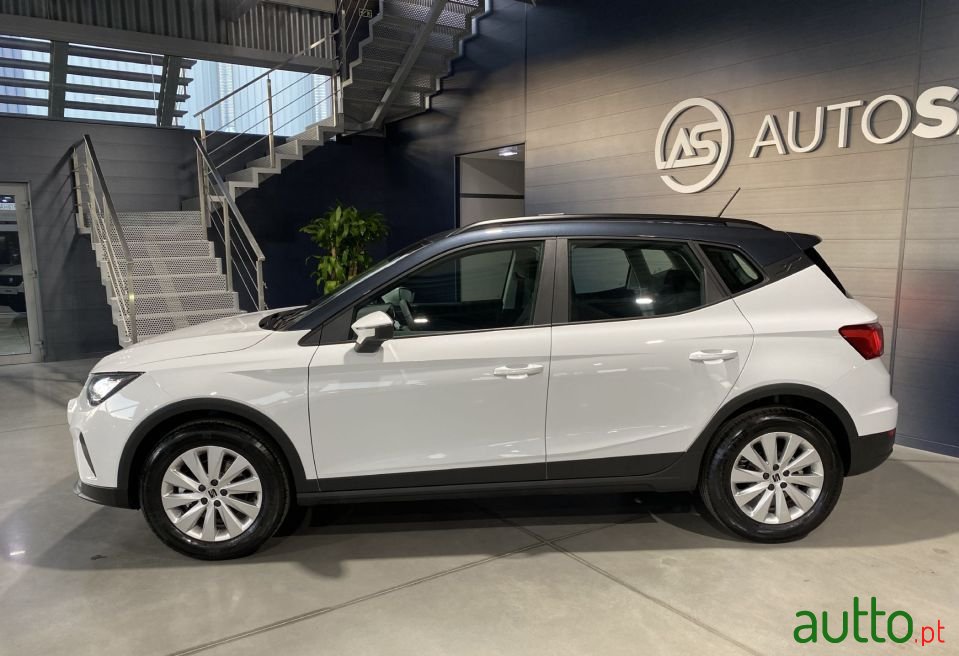 2023' SEAT Arona photo #2