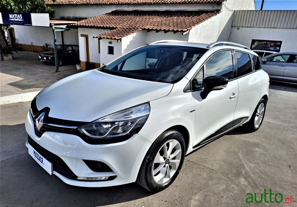 2017' Renault Clio Sport Tourer photo #1