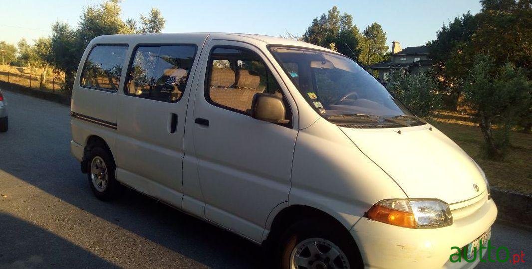 1997' Toyota Hiace 9 Lugares photo #1