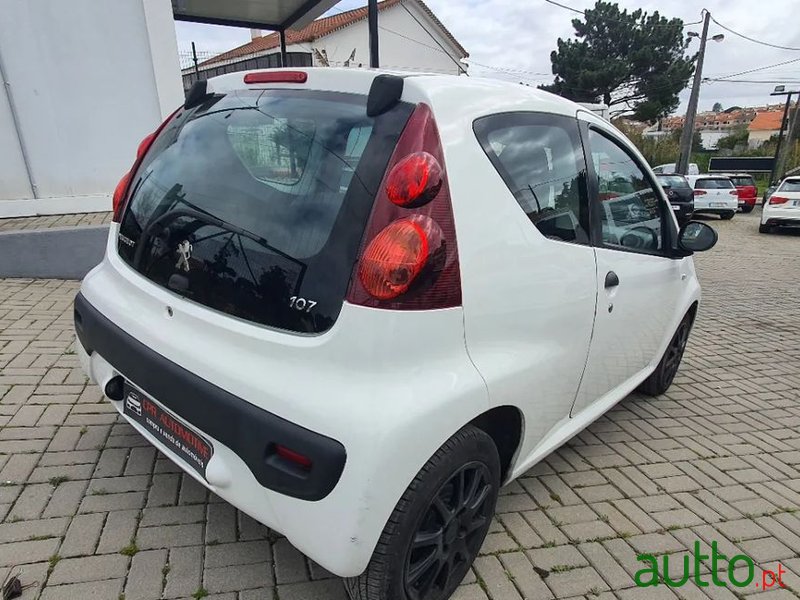 2013' Peugeot 107 photo #6