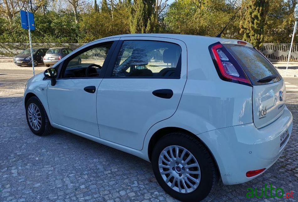2014' Fiat Punto Ver-1-3-M--Jet-Easy-S-S photo #2