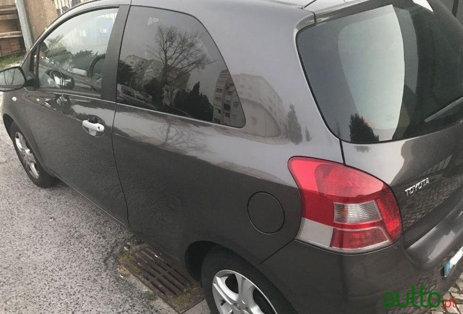 2010' Toyota Yaris Vvt-I Rock In Rio10 (70Cv 3P) photo #1