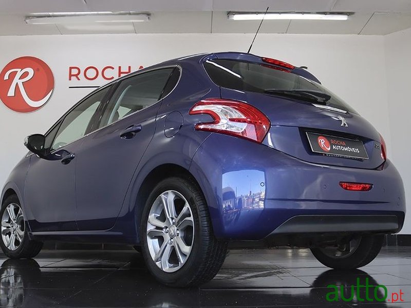 2015' Peugeot 208 1.2 Vti Allure photo #4