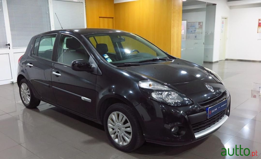 2009' Renault Clio photo #2