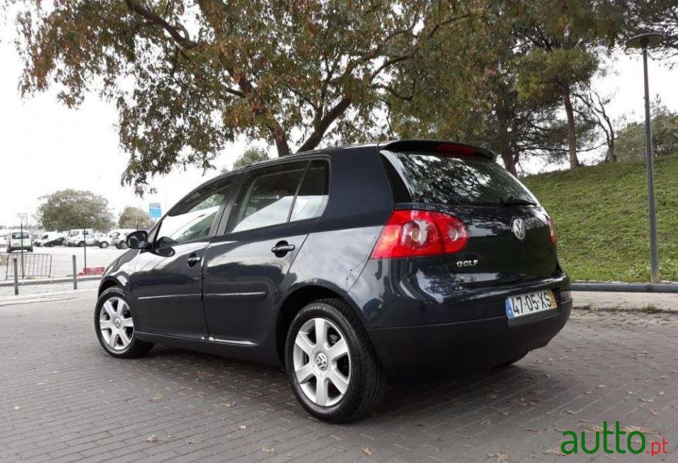 2004' Volkswagen Golf photo #1