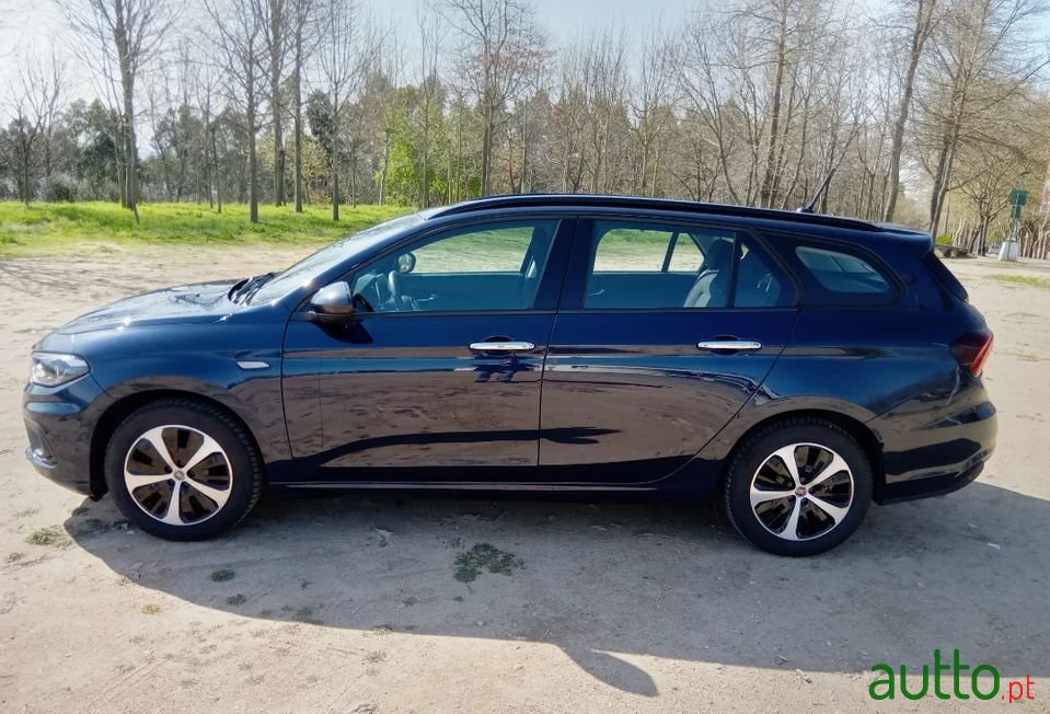 2018' Fiat Tipo Station Wagon photo #2