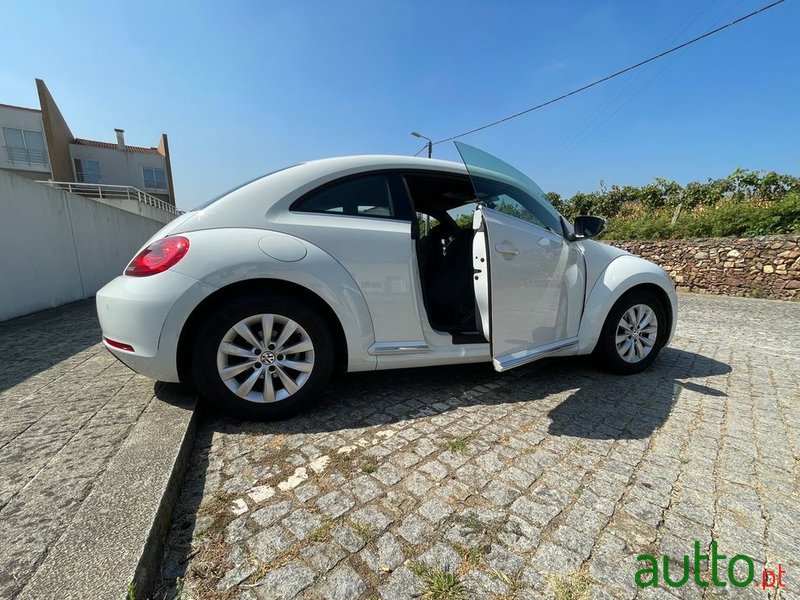 2015' Volkswagen New Beetle photo #3