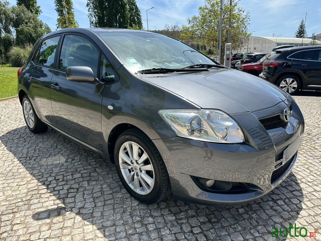 2007' Toyota Auris photo #3