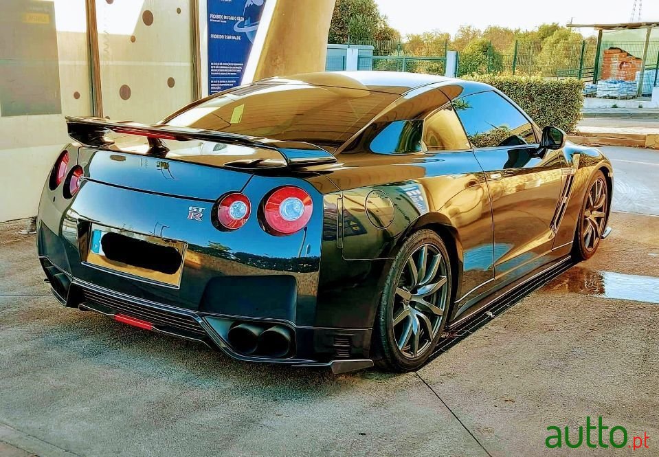 2011' Nissan GT-R photo #1