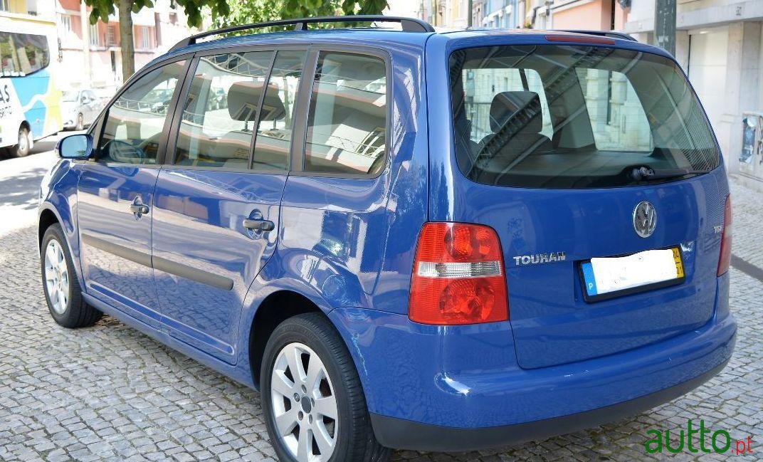 2004' Volkswagen Touran 1.9 Tdi photo #1
