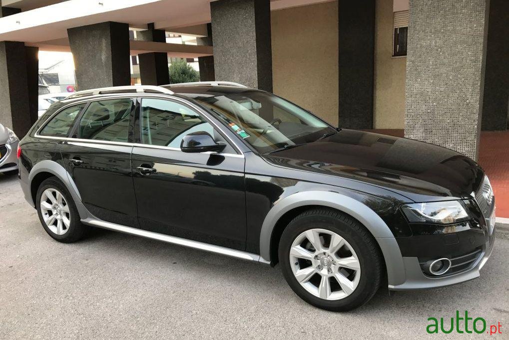 2010' Audi A4 2.0 Tdi Quattro photo #1