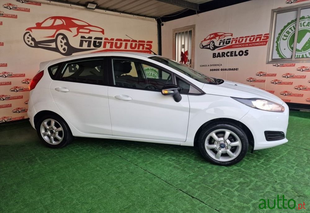 2015' Ford Fiesta photo #4
