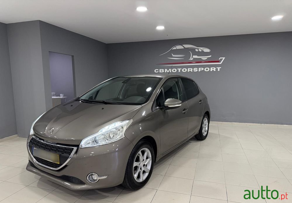 2012' Peugeot 208 1.2 Vti Active photo #1