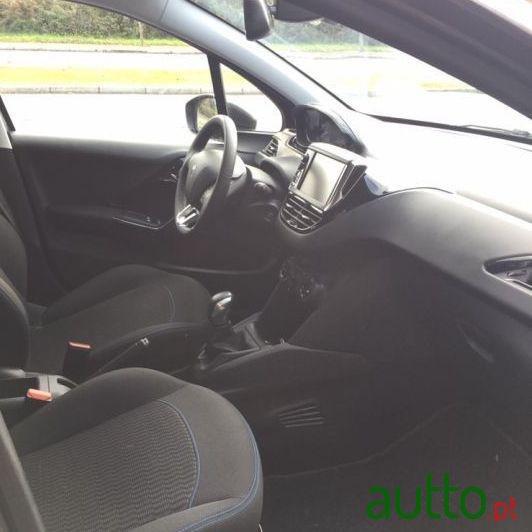 2018' Peugeot 208 Signature photo #4