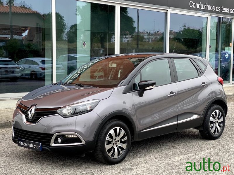 2016' Renault Captur Sport photo #1