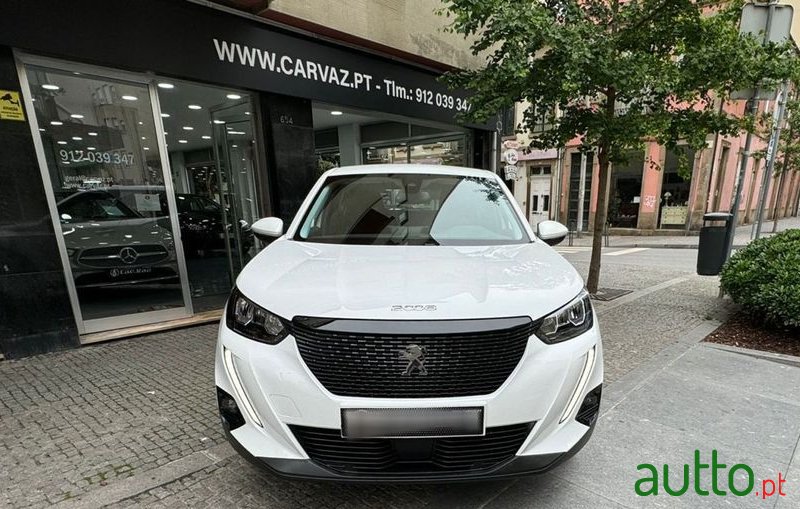 2020' Peugeot 2008 1.5 Bluehdi Active photo #3