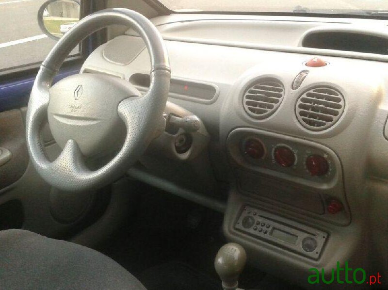2001' Renault Twingo 1.2 photo #3
