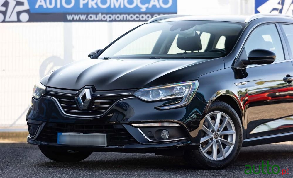2016' Renault Megane Sport Tourer photo #2