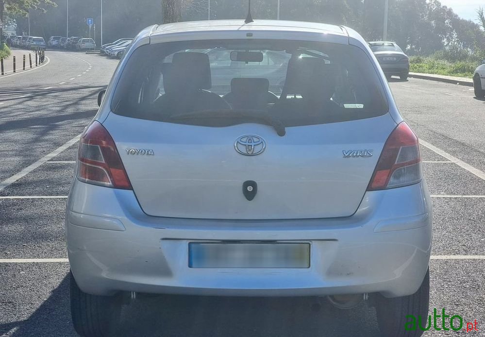 2010' Toyota Yaris photo #5