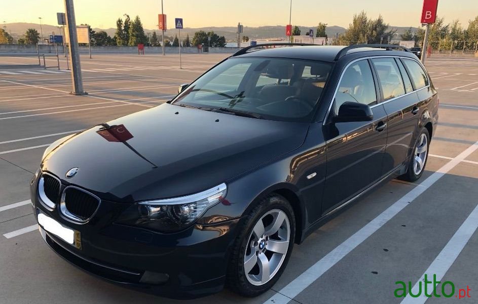 2010' BMW 520 photo #1