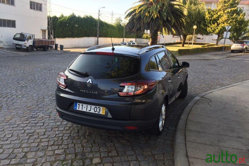 2009' Renault Megane Sport Tourer photo #2