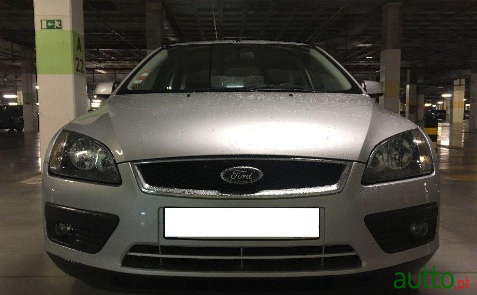 2005' Ford Focus Sw photo #2