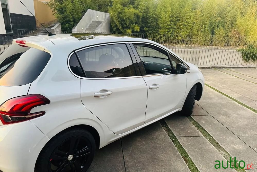 2016' Peugeot 208 photo #3