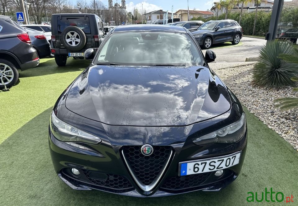 2017' Alfa Romeo Giulia photo #6