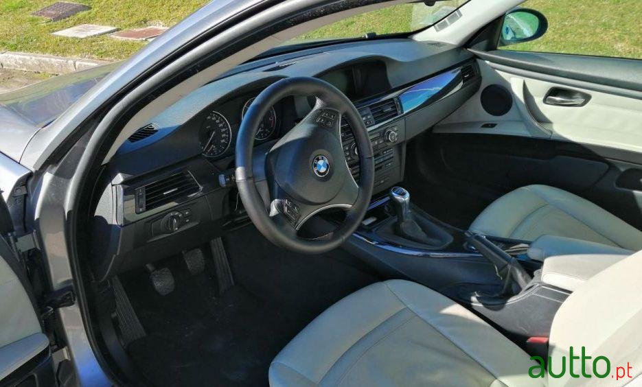 2008' BMW 320 Coupe photo #2