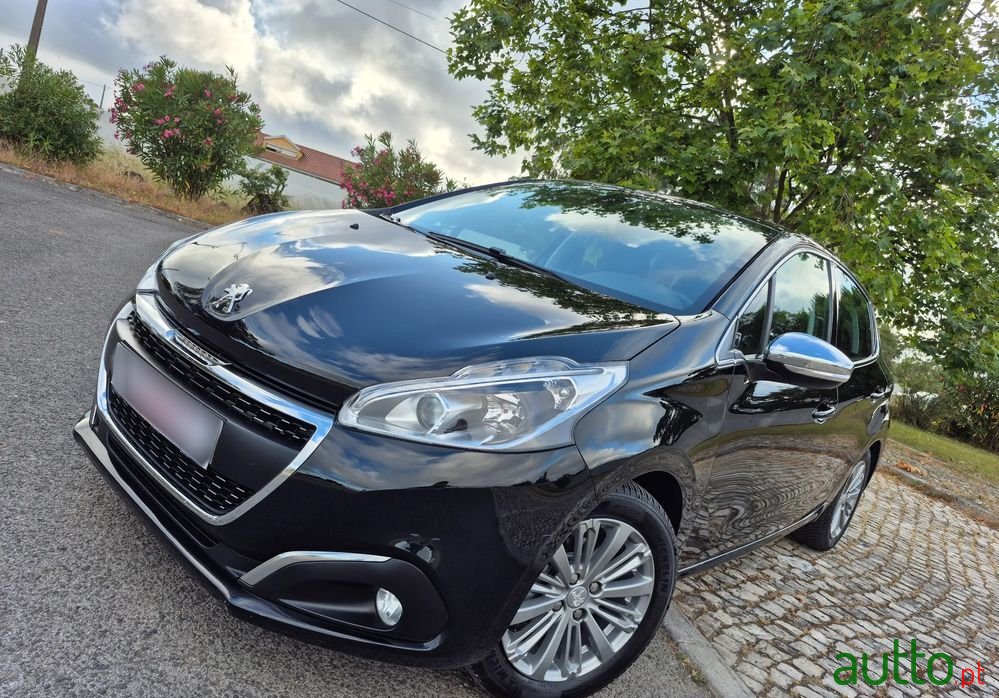 2015' Peugeot 208 photo #3