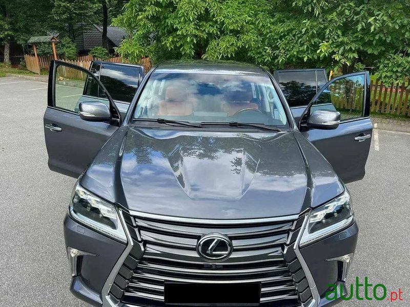 2017' Lexus LX photo #2