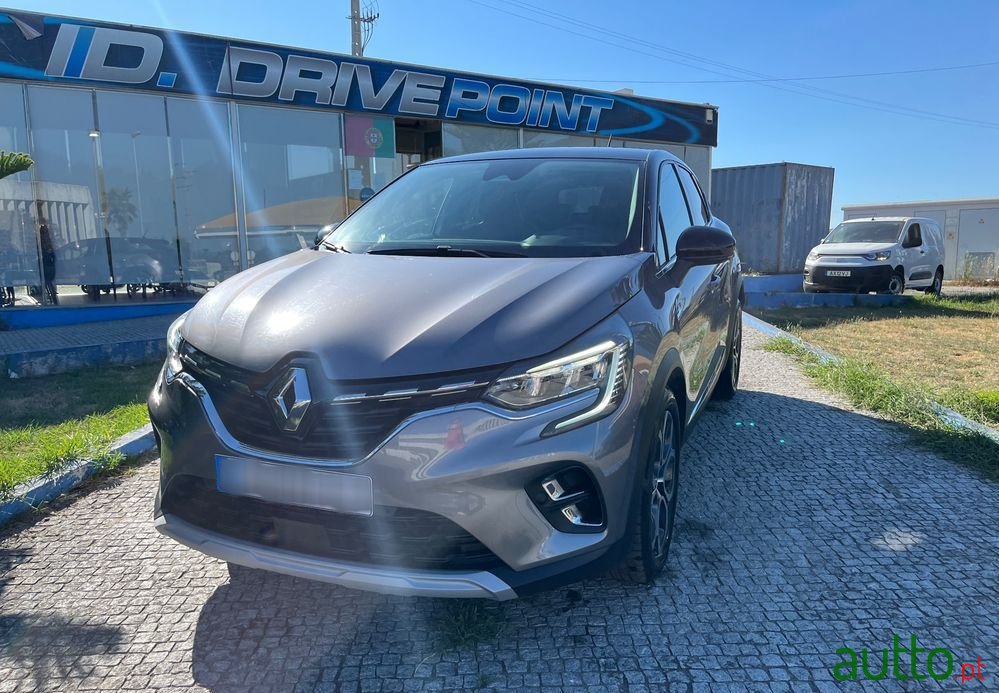 2022' Renault Captur 1.0 Tce Exclusive photo #2