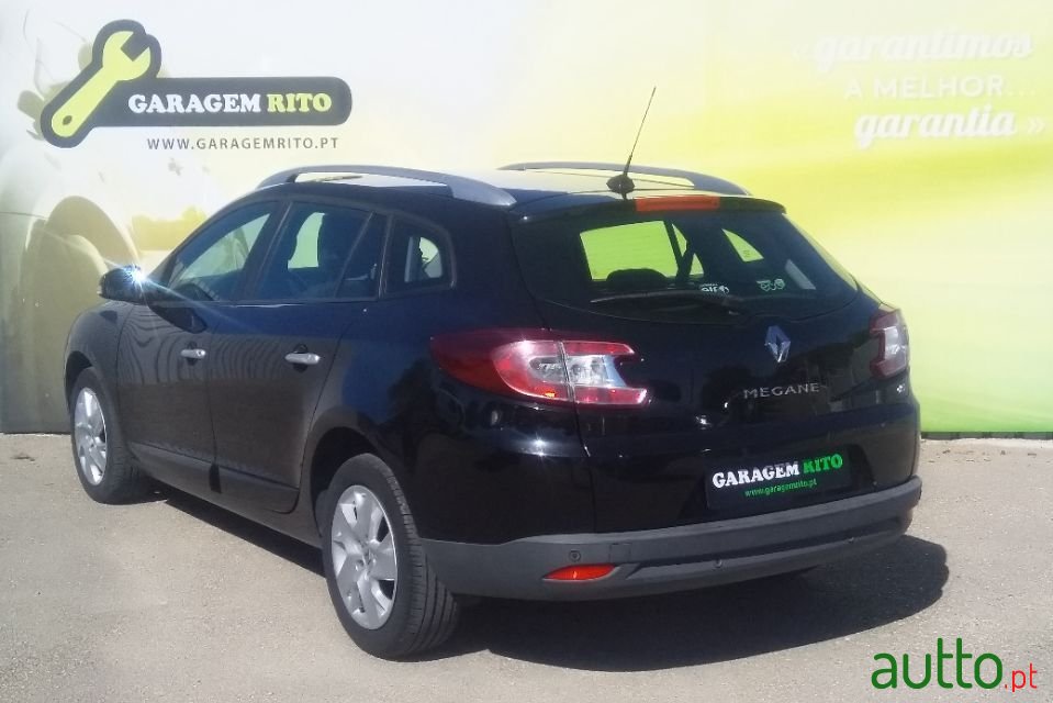 2013' Renault Megane Sport Tourer photo #3