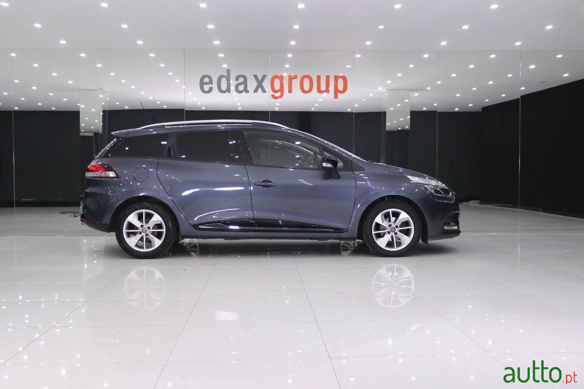 2017' Renault Clio Sport Tourer photo #2